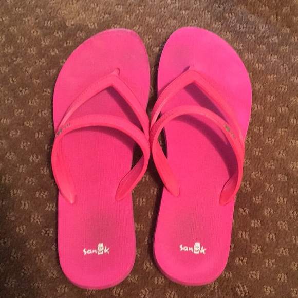bright pink flip flops